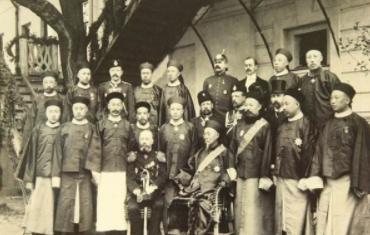 关于塞防和海防，李鸿章主张放弃收复新疆的原因是什么