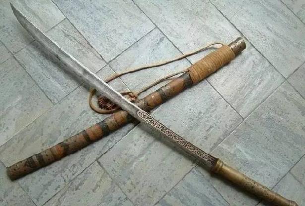 窦线娘用的武器是什么