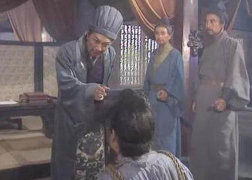 诸葛亮挥泪斩马谡，诸葛亮何苦得势不饶人