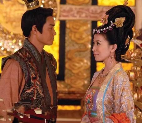 他是由官宦扶持上位的皇帝 他到底有什么过人之处呢