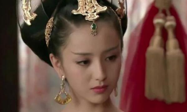 赵飞燕推荐妹妹给汉成帝，却被妹妹夺爱