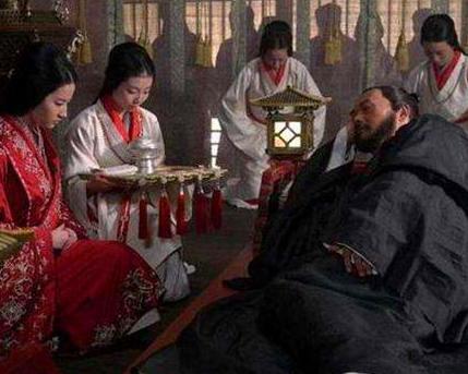 曹丕继位之后做了两件荒唐的事情 曹操知道后肯定肠子都悔青了