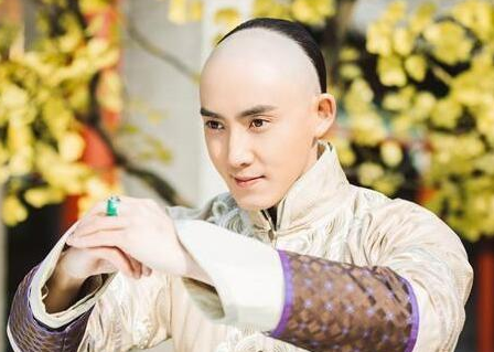 爱新觉罗&middot;代善被废以后，竟然拥立了两位皇帝