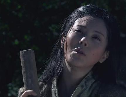 吕后折磨戚夫人的过程是什么样的 剃光头带铁圈连儿子都杀了