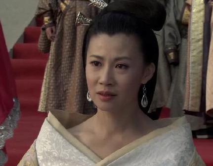 吕后折磨戚夫人的过程是什么样的 剃光头带铁圈连儿子都杀了