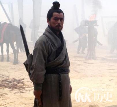 刮目相看这个成语故事中的主人公是谁？