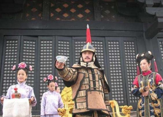 他帮助努尔哈赤开创基业，努尔哈赤却杀了他的两个儿子