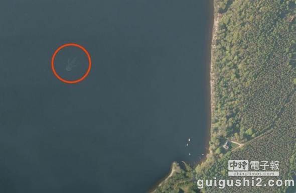 卫星疑拍到尼斯湖水怪