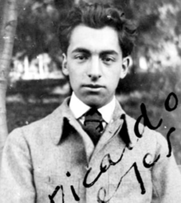 智利当代著名诗人 巴勃罗·聂鲁达简介 他一生所做过的事情有哪些