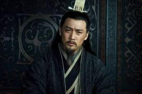 诸葛亮是一个奇才,为何曹操从未想过招揽他呢