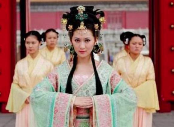 司马伦：司马懿的儿子，直接了引发八王之乱