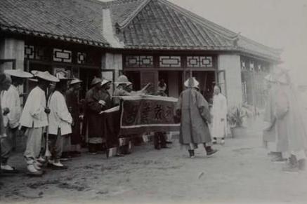 八国联军攻打北京时，北京的老百姓是什么态度