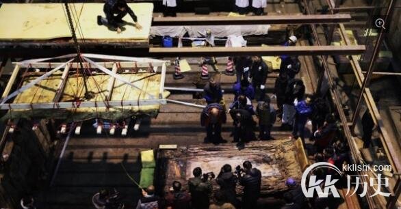 西汉海昏侯墓主棺外棺打开 精美玉器令人惊叹