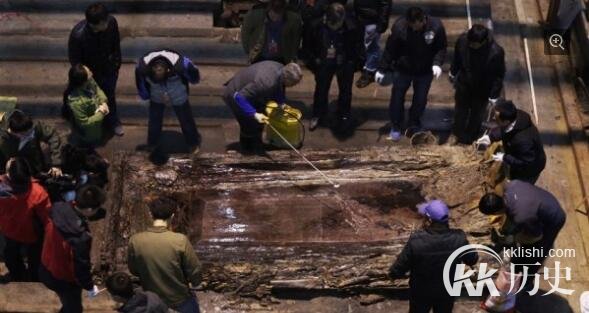 西汉海昏侯墓主棺外棺打开 精美玉器令人惊叹