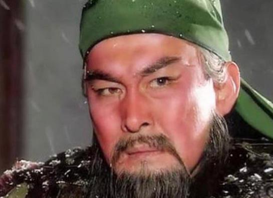 官渡之战时曹操兵力匮乏，之后还坑杀了袁军