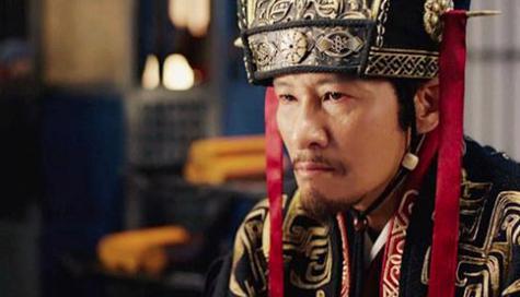 官渡之战时曹操兵力匮乏，之后还坑杀了袁军