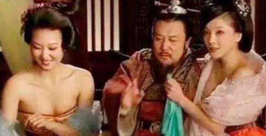 李渊与皇帝宠妃误上龙床后，起兵造反，这才有了大唐