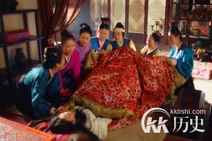 芈月传剧情分集介绍36集:芈月冒死生子