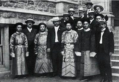 爱新觉罗&middot;溥伦:拥戴袁世凯称帝后被封为亲王