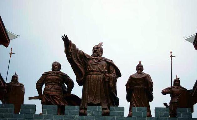 他是秦朝建立的大功臣,在他功高天下时,却要靠自己的智慧安全隐退?