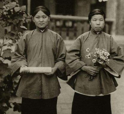 清朝女子不裹脚男子不会娶 但是有两种女人不需要裹脚的