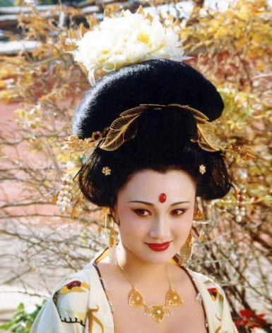 杨贵妃真的受宠吗?曾两次被唐玄宗赶出宫,她只是武惠妃的替身?