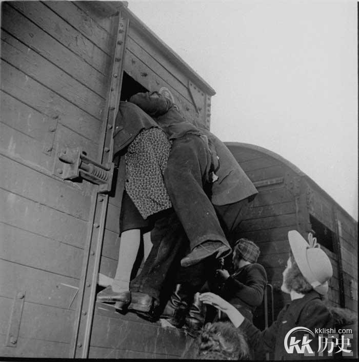 解密：抗战胜利后苏联介入操纵中国内战纪实
