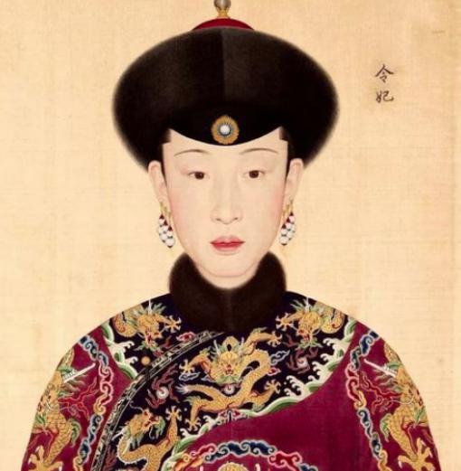 令妃10年生6胎一生荣华富贵，为何死之前没当上皇后