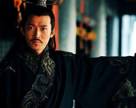 刘备损失庞统,曹操损失郭嘉,孙权损失周瑜 其中谁的损失最大