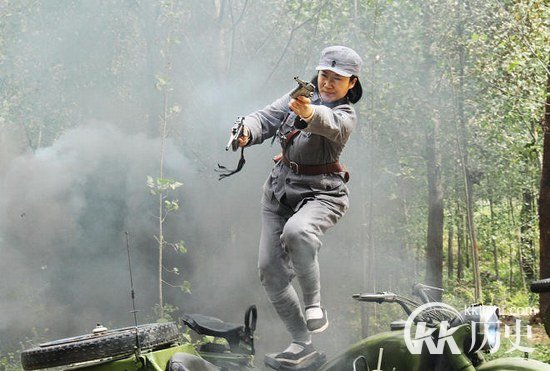 新四军音乐天才被枪杀：敌军懊悔鞠躬谢罪
