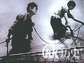 新四军音乐天才被枪杀：敌军懊悔鞠躬谢罪
