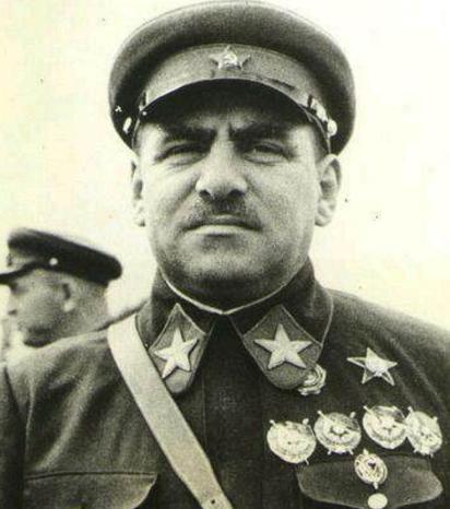 由于布柳赫尔的威望太高 斯大林都不敢宣布他的死讯