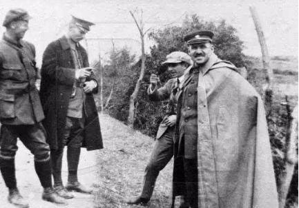 由于布柳赫尔的威望太高 斯大林都不敢宣布他的死讯