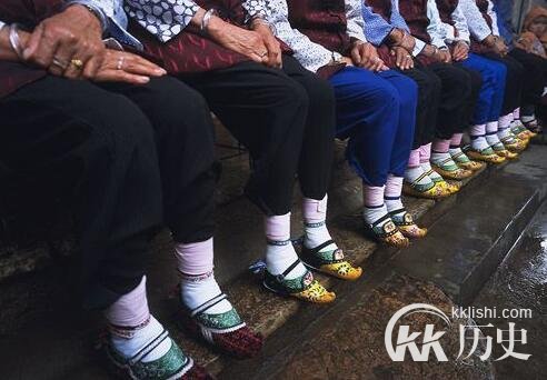 裹小脚历史 源于五代十国的审美观