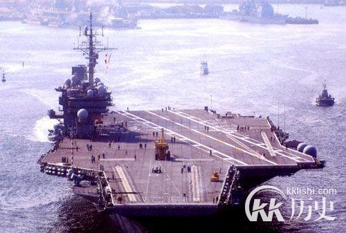 中国军官亲历美航母 起降体验逮捕着舰
