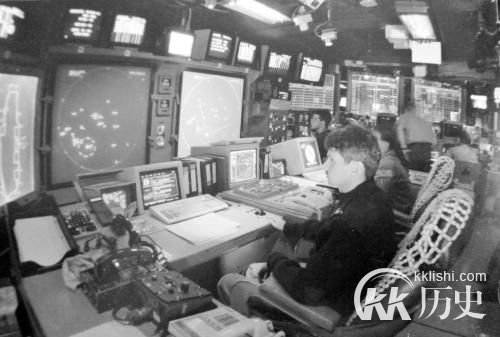 中国军官亲历美航母 起降体验逮捕着舰
