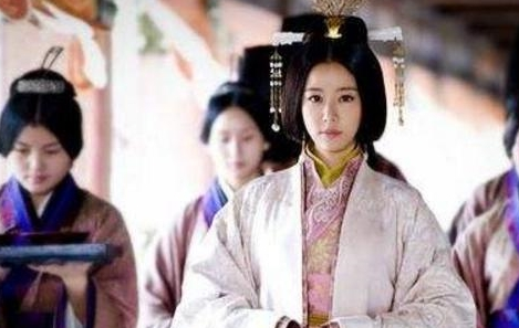 历史上最出名的两位开国皇后，评价却大不相同