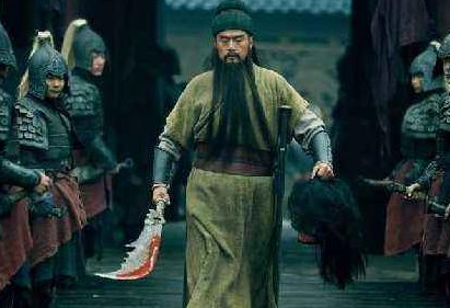 对比曹操和孙权 刘备在遇到诸葛亮前的战略是什么