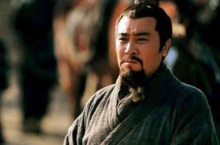 对比曹操和孙权 刘备在遇到诸葛亮前的战略是什么