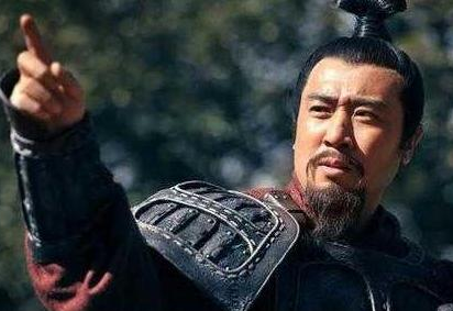 对比曹操和孙权 刘备在遇到诸葛亮前的战略是什么