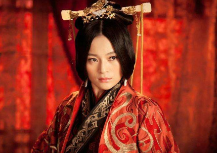 她是开国皇后，被废后依然受众人尊敬