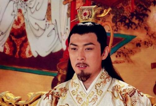 此猛将以五百人，破其国，擒其主！那么他是谁