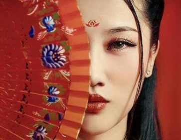 在古代，青楼女子为何要系红绳