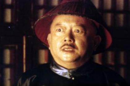 刘墉穿反衣服和珅为何会损失十万两 刘墉到底做了什么事情