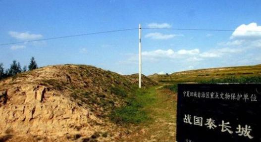 历史上的秦始皇为了修长城，到底动用了多少人，死了多少人