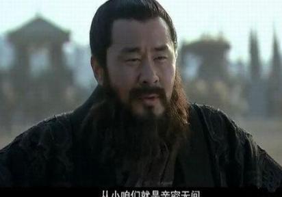 曹操趁王司徒寿诞之日去祝寿借走七星宝刀 前去行刺董卓