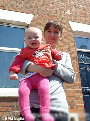 英国女子家中闹鬼