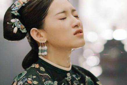 康熙帝一生的后妃就有五十五位 其中亲姐妹的就有四对