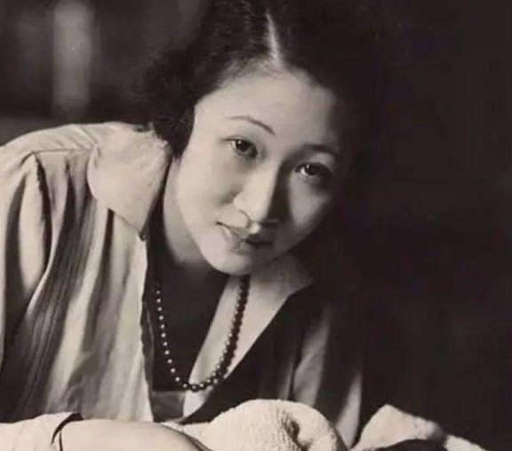 她是民国时期的贵族名媛，嫁给有名的近代外交家