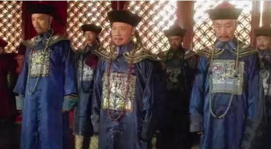 清朝官员上朝时有满族汉族之分吗